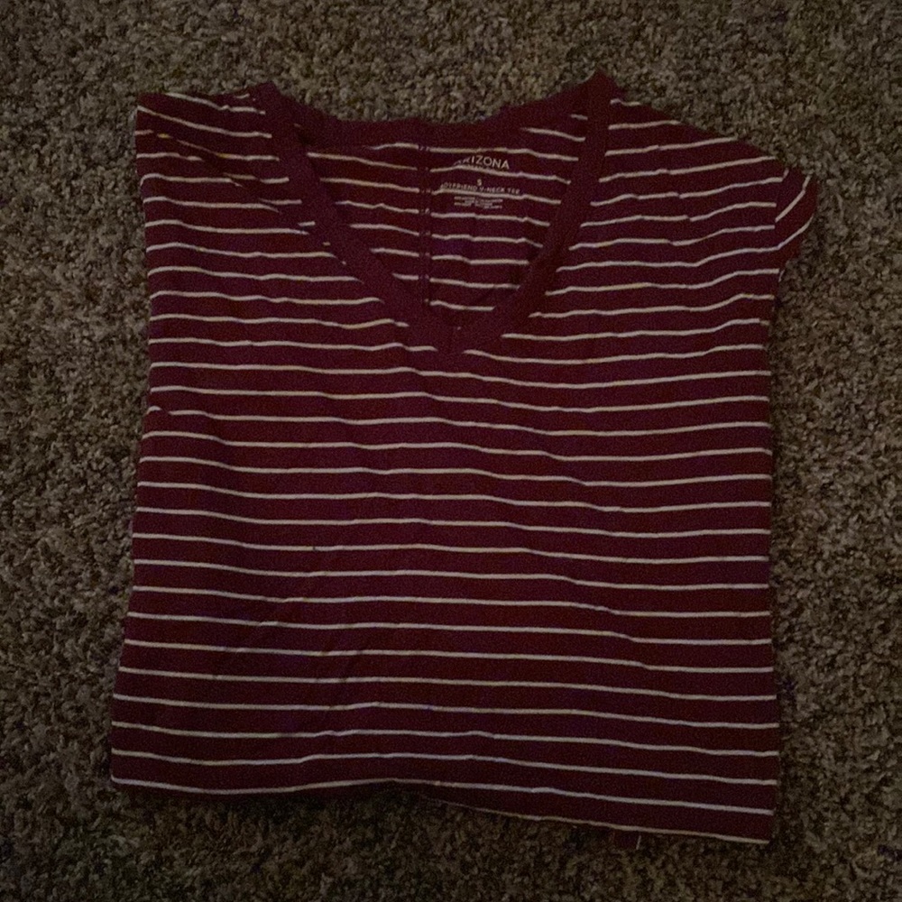 Arizona top size Small, it’s the boyfriend v neck tee